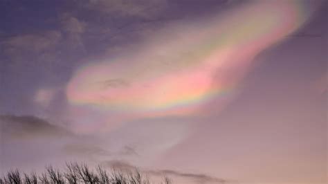 Rare Mother Of Pearl Cloud Spotted In Scotland Bbc News