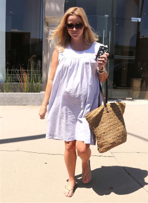 Reese Witherspoon Pregnant Photos 01 Gotceleb