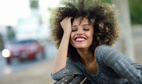 Trendy Styles For Curly Hair Rellenita A La Moda