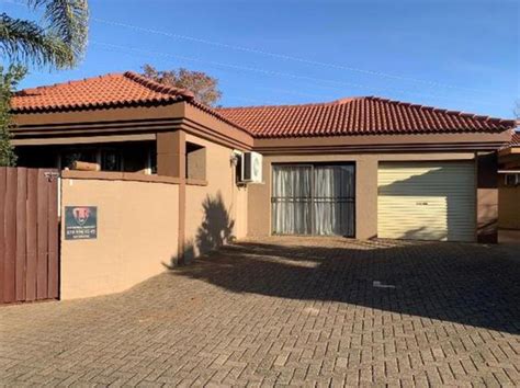 Heuwelsig Bloemfontein 3 Bedroom Town Houses For Sale Pam Golding Properties