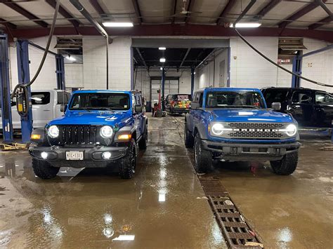 4 Door Blues Bronco Vs Wrangler Bronco6g 2021 Ford Bronco And Bronco Raptor Forum News