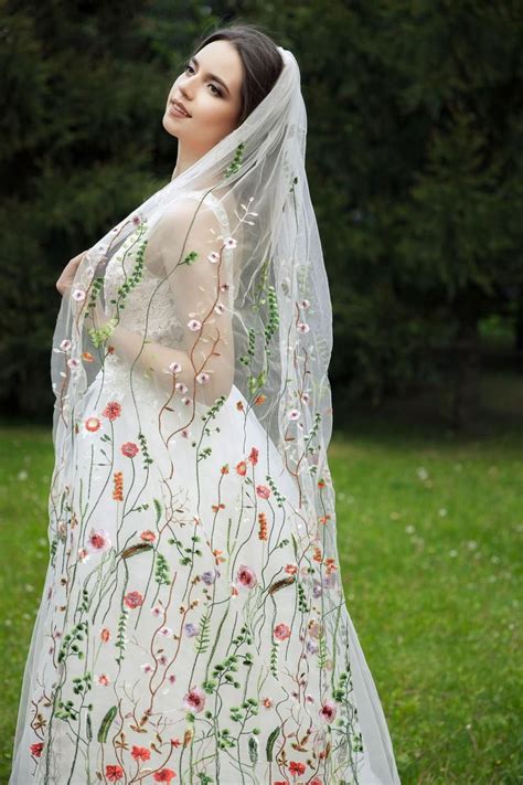 Floral Wedding Veil Bridal Veil With Flowers Floral Etsy Australia Abiti Da Sposa Ricamati