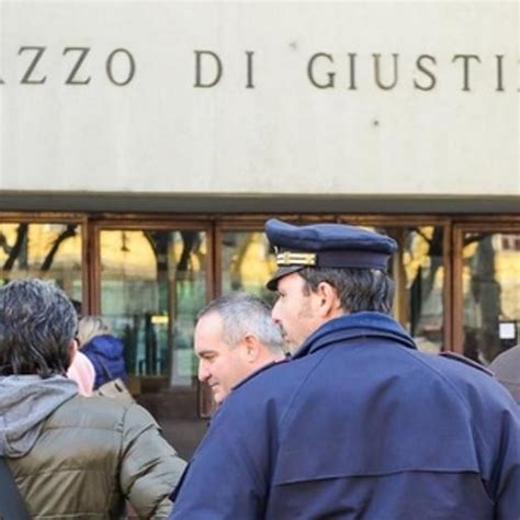 Maltrattamenti Sui Bimbi Dellasilo La Procura Processate La Maestra