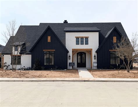 20 Inspiring Dark Exterior Homes Cecilia Moyer Lifestyle Blogger