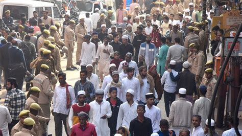 Large Number Of People Offer Friday Namaz At Gyanvapi Mosque Amid Bandh In Muslim Dominated