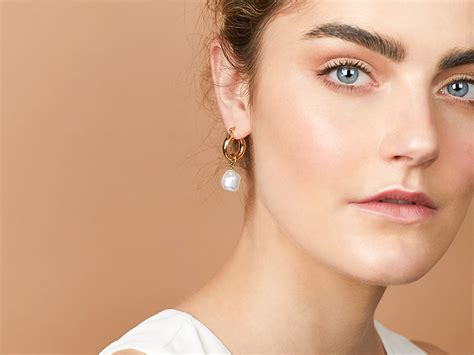 Pearl Earrings 5 Styles That You Need To Have In Your Jewelry Box