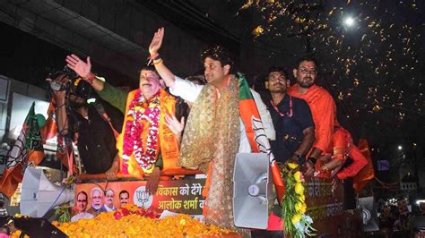 Will Jyotiraditya Scindia Be In Cm S Race As Bjp Races Towards Big