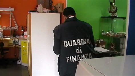 Scoperto Falso Dentista Con Studio Abusivo In Palazzo Fatiscente A