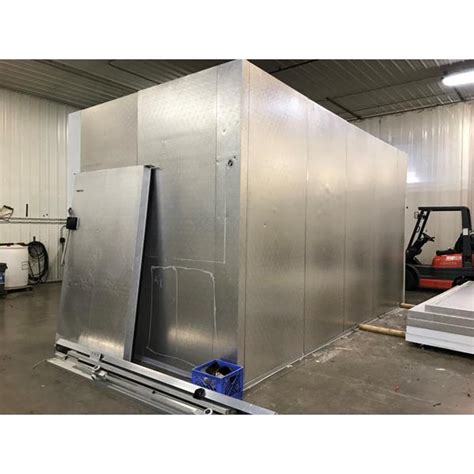 10 X 18 X 104h Kysor Walk In Cooler With Sliding Door 180 Sq Ft