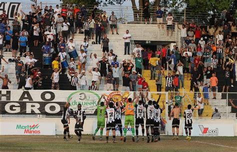 Matheus Alves destaca apoio da torcida do Araxá após mais uma vitória