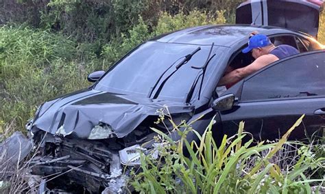 Hombre Choca Su Veh Culo Y Cae A Zanja En La Carretera A Saltillo