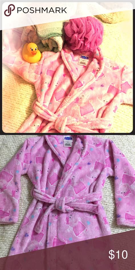 Soft and cozy 4T/5T girls Peppa Pig bath robe