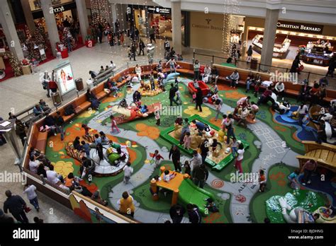 shopping, holiday season shopping USA mall chidren's play area games fun Stock Photo - Alamy