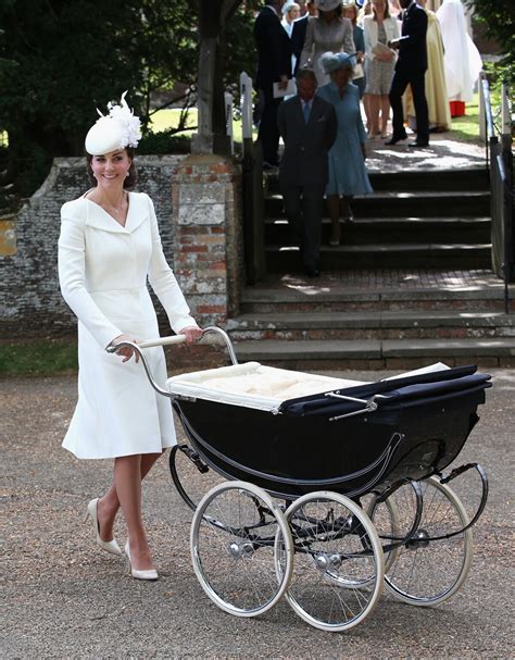 Foto Kate Middleton apostou na peça para o batizado da filha