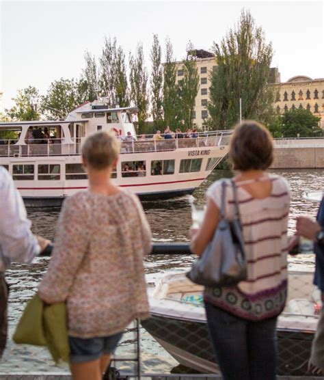 Discover the Milwaukee RiverWalk