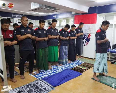 Timnas Indonesia U Sholat Berjamaah Usai Kalahkan Vietnam Bersyukur