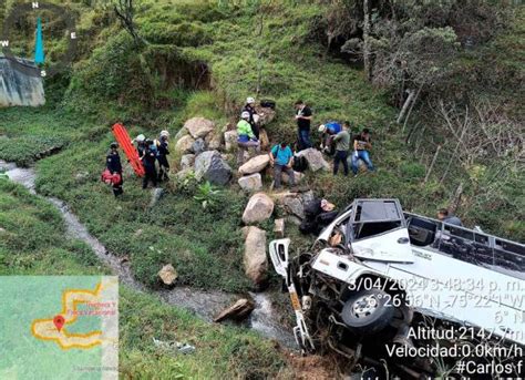 Un Bus Que Transportaba Polic As Se Volc En El Alto De Matasanos