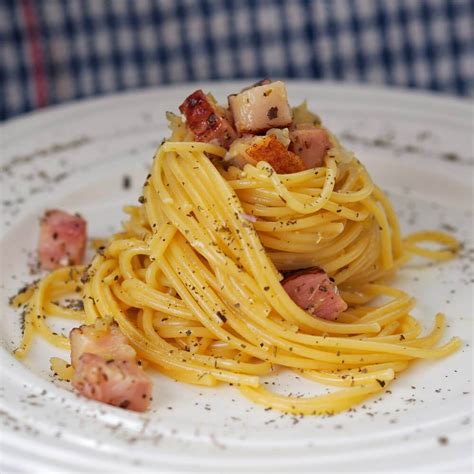 Rychlý recept na špagety Carbonara Bruneta v kuchyni