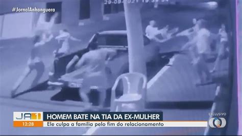 Homem Bate Na Tia Da Ex Mulher Mas Apanha De Grupo Que Viu Agressão