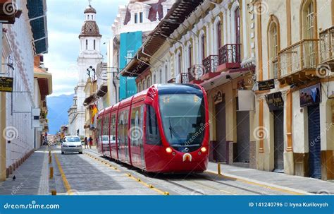 Cuenca Ecuador Tranvía De La Ciudad En La Calle En El Centro