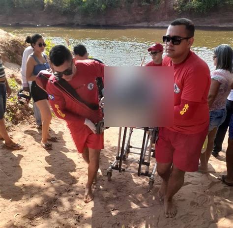 Banhista entra em rio após comer em festival engasga comida e