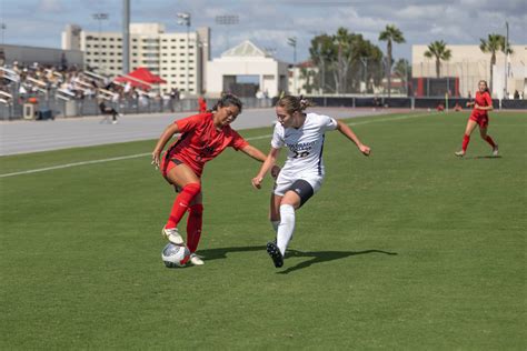 Womens Soccer Shows Resilience In 3 1 Victory Over Colorado College The Daily Aztec