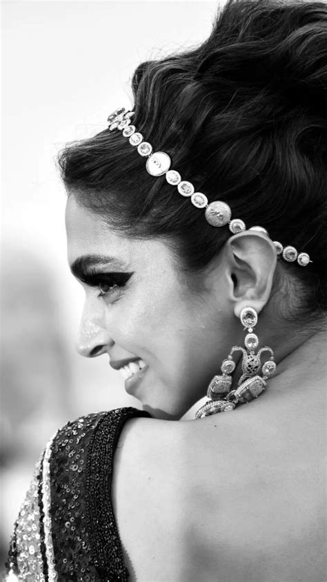 Nude Colour Lipstick Lip Colour Nude Color Dramatic Winged Eyeliner Maroon Lips Sabyasachi