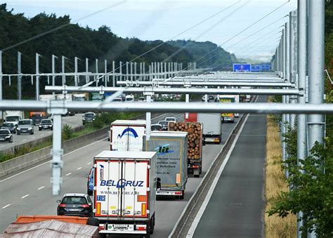 Ladespur F R E Lastwagen Kommt Voran Feldversuch Beginnt