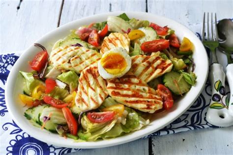 Salata Cu Halloumi Si Cous Cous Bucataria Urecheatei