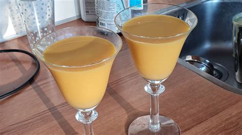 Eendenborst Met Sinasappel Amaretto Saus En Een Advocaat Cocktail Als