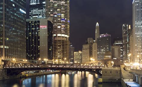 Clark Street Chicago Cuerpo De Agua Ciudad Luces Noche Urbano