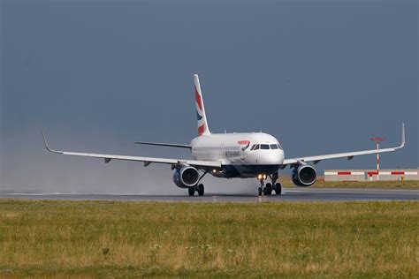 The Science of Aircraft Hydroplaning - Pilot Institute