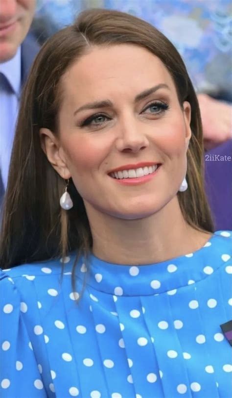 Kate Middleton Stuns On Bafta Red Carpet In White And Gold Gown Artofit