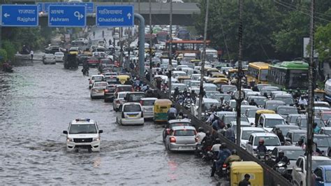 Delhi Chokes With Traffic Jams Waterlogged Roads Amid Heavy Rains Ht