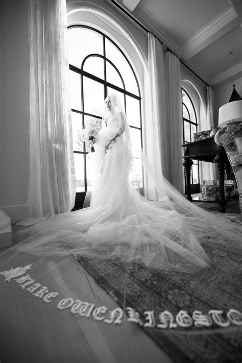 See Gwen Stefani's Dazzling, Custom Vera Wang Wedding Gowns