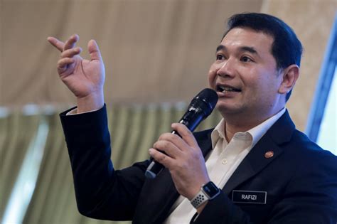 Syahir Cuba Tahan Diri Kagum Dengan Kerajaan Perpaduan Rafizi