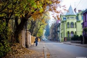 Walking the streets of Chernivtsi · Ukraine travel blog