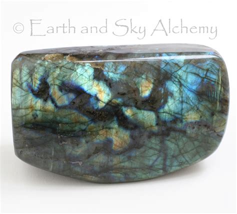 Labradorite mineral specimen – Earth & Sky Alchemy