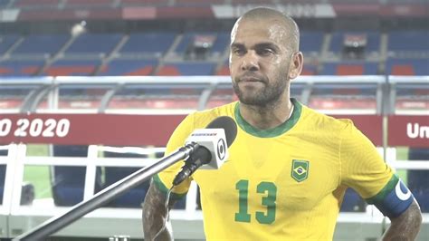 Daniel Alves Cita Camisa Pesada Do Brasil E Diz Que Sele O Tira