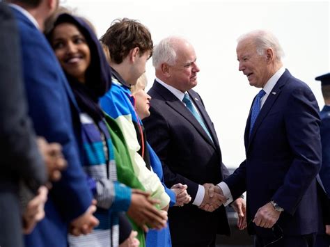 Photos President Joe Biden Visits Factory In Fridley Mn Minneapolis