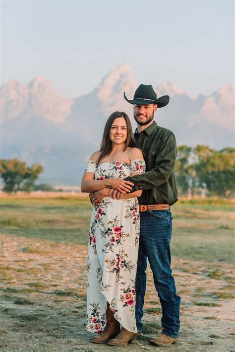 Mormon Row Sunrise Engagements - Janelle & Co Photo