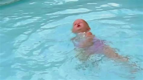 Baby Swims Across Pool Original Viral Video Of Elizabeth Swims