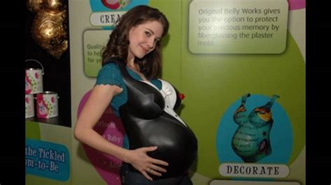 Alison Brie Shows Off Her Fake Pregnant Belly Youtube