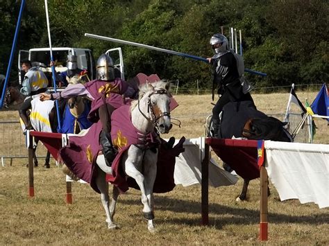 VIIIèmes Médiévales Joutes équestres Passy les Tours Le Château