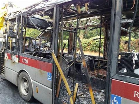 Paura A Roma Fiamme Su Un Bus In Via Della Camilluccia Ilgiornale It