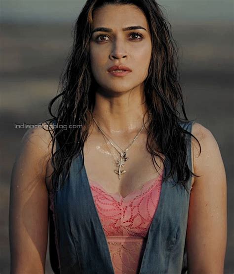 Kriti sanon bollywood movie Bachchan pandey hot stills photo gallery ...