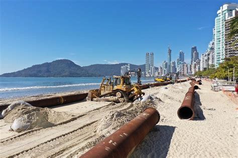 Nova praia Central veja evolução da obra de Balneário Camboriú em 10 fotos