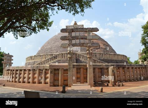 Sanchi Stupa Sanchi Madhya Pradesh India Stock Photo Alamy