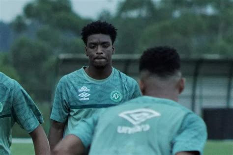 Goianésia acerta contratação de atacante que estava na Chapecoense