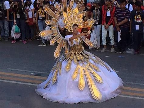 Pin on Acessórios carnaval | Vintage circus costume, Festival costumes ...